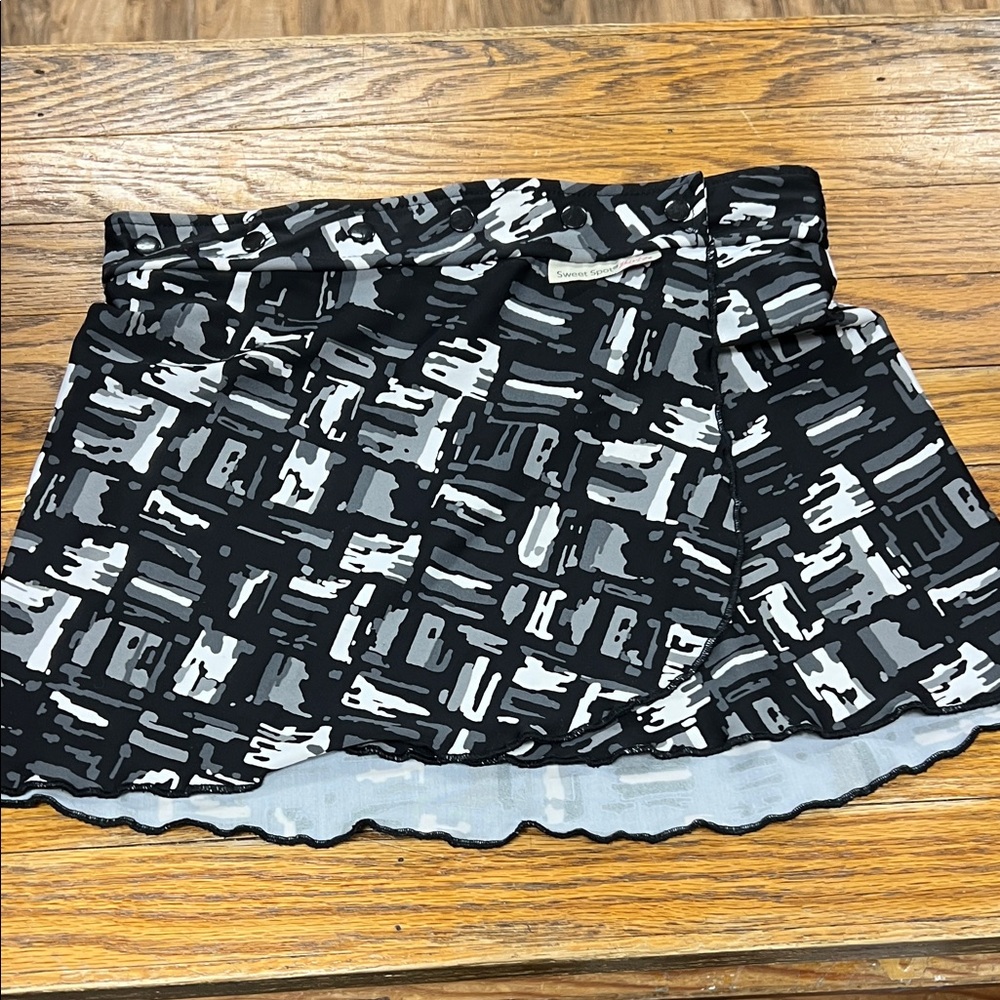 THE SWEET SPOT | Fast N’ Flirty Running skirt blk/grey/wht abstract OS 2-14